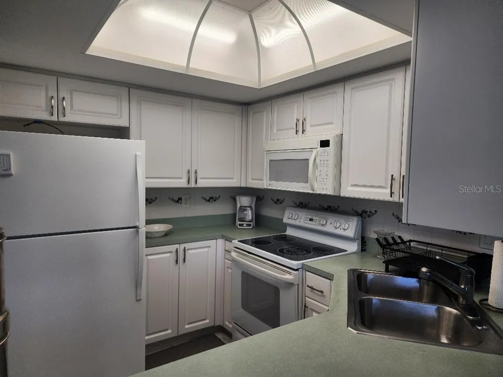 1003 S BAYSHORE BOULEVARD #202 Safety Harbor, FL 34695