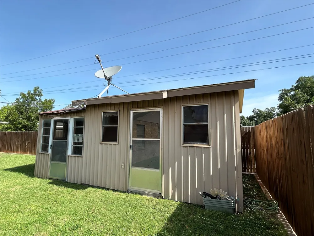 1810 Peach Goldthwaite, TX 76844