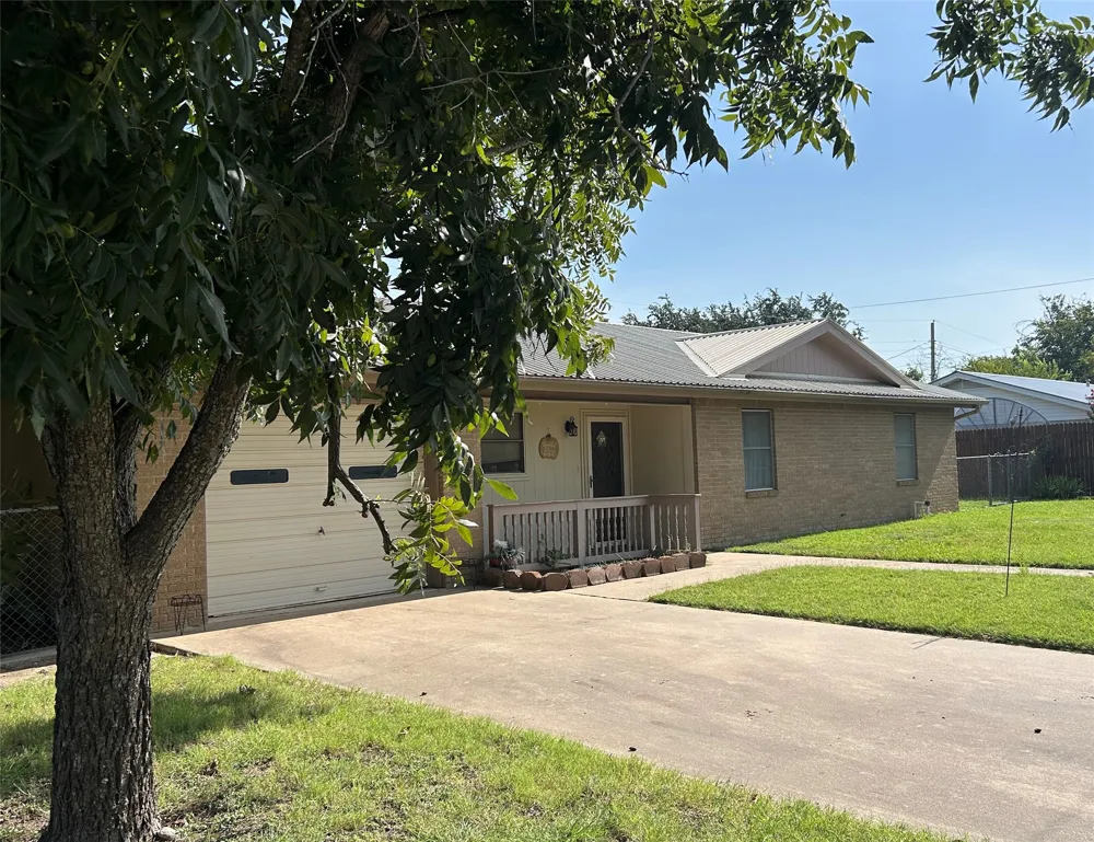 1810 Peach Goldthwaite, TX 76844