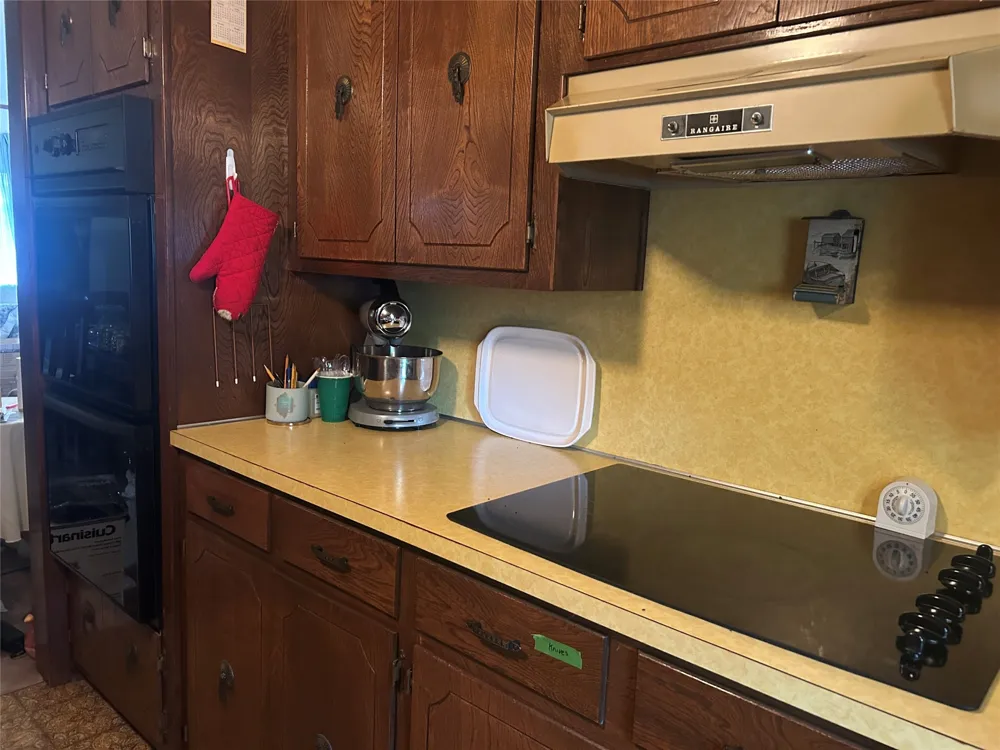 1810 Peach Goldthwaite, TX 76844