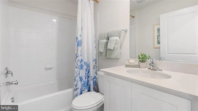 111 BARLETT LANE Harrisburg, PA 17111