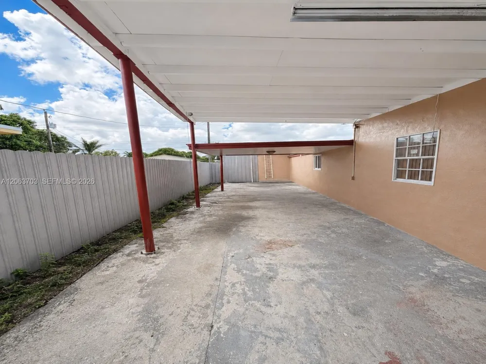 142 E 45th St Hialeah, FL 33013