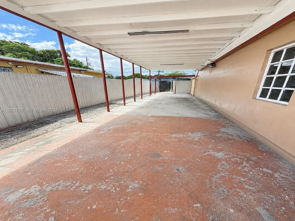 142 E 45th St Hialeah, FL 33013