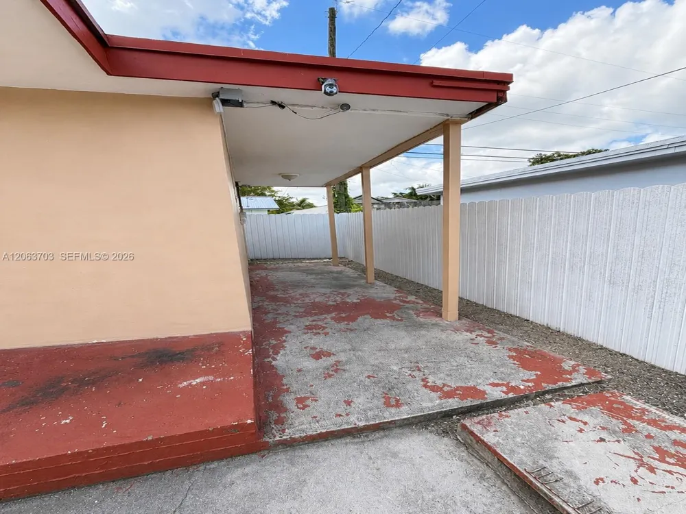 142 E 45th St Hialeah, FL 33013