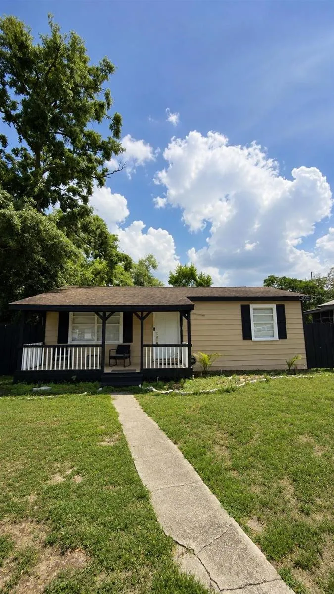 2109 E NAVAJO AVENUE Tampa, FL 33612