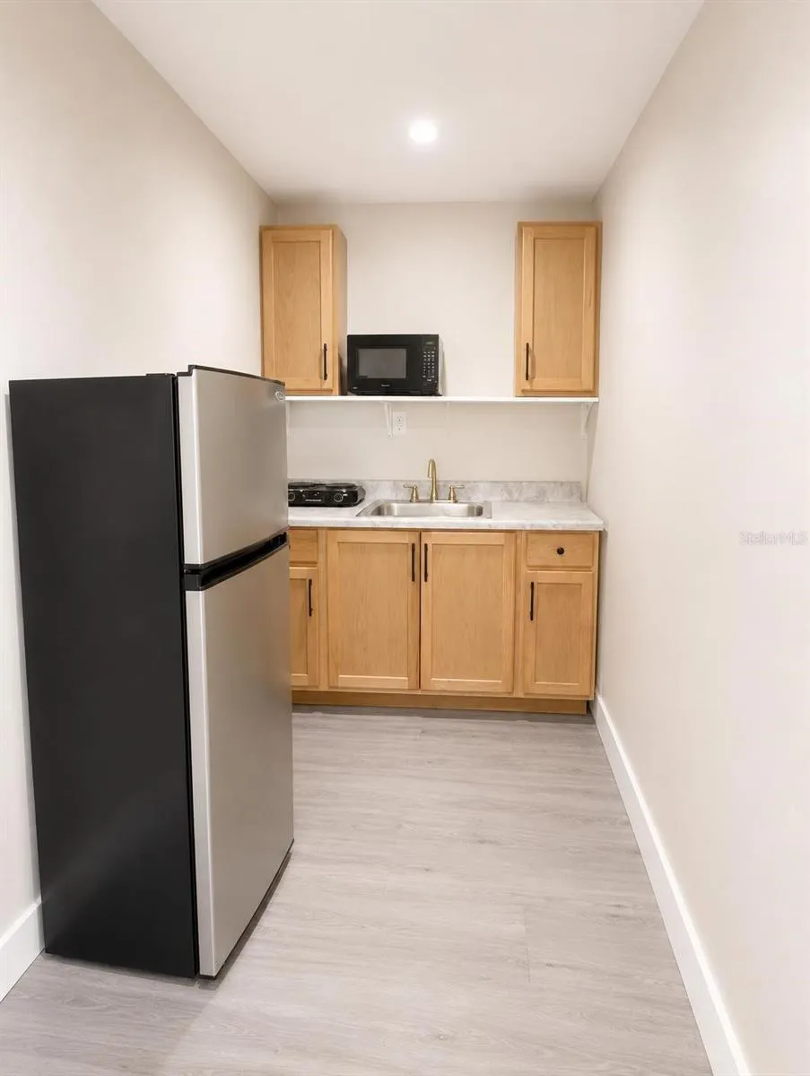 2109 E NAVAJO AVENUE Tampa, FL 33612