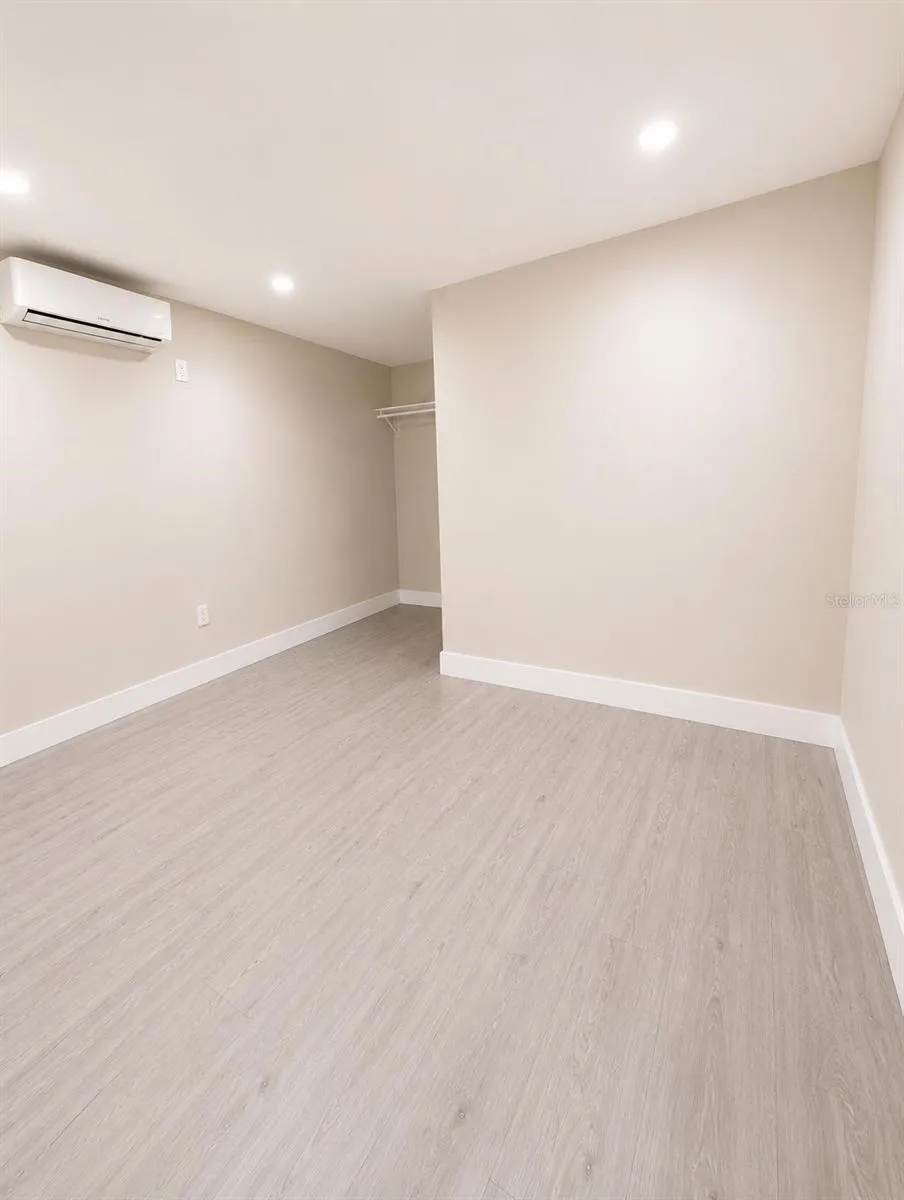 2109 E NAVAJO AVENUE Tampa, FL 33612