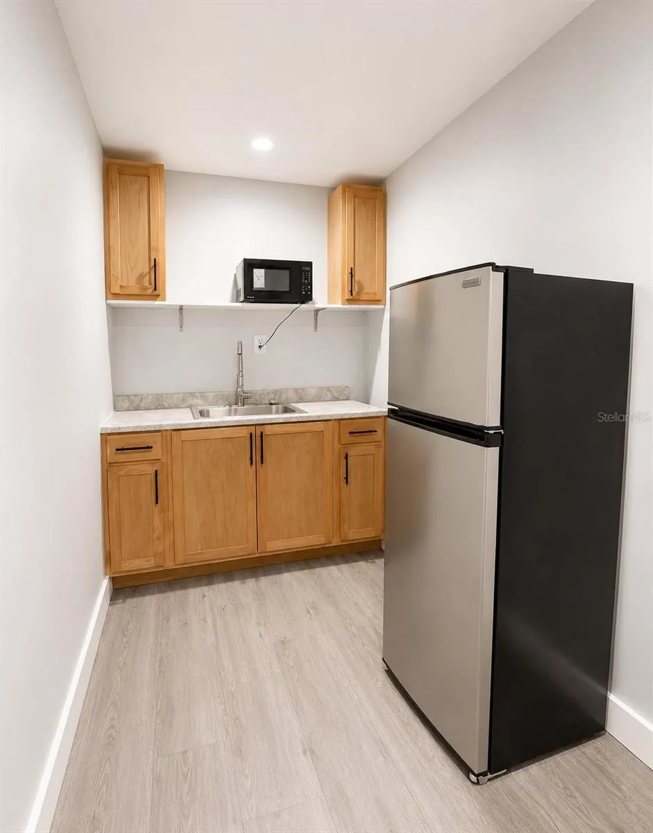 2109 E NAVAJO AVENUE Tampa, FL 33612