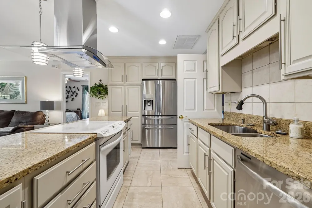 8463 Plantation Way Harrisburg, NC 28075