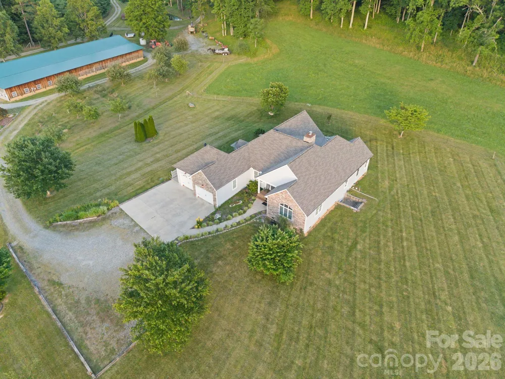 1372 & 1370 Barnardsville Highway Barnardsville, NC 28709