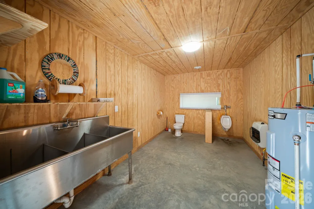 1372 & 1370 Barnardsville Highway Barnardsville, NC 28709
