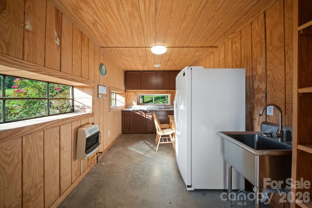 1372 & 1370 Barnardsville Highway Barnardsville, NC 28709
