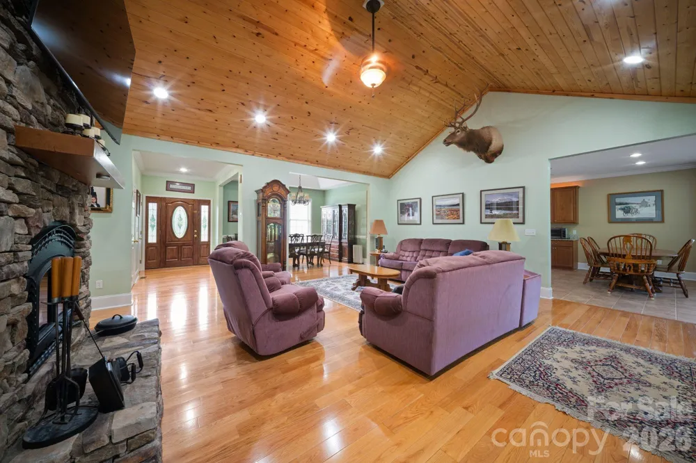 1372 & 1370 Barnardsville Highway Barnardsville, NC 28709