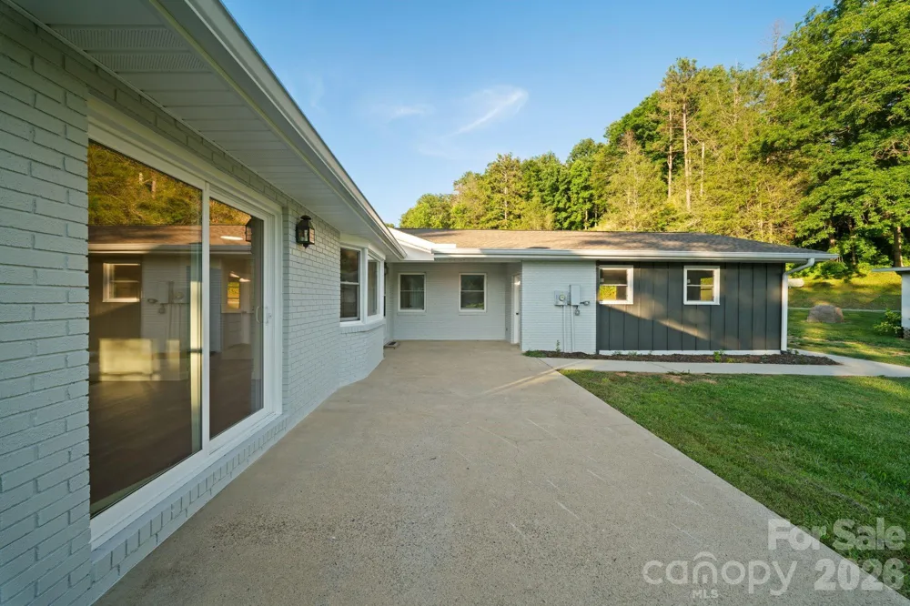 1372 & 1370 Barnardsville Highway Barnardsville, NC 28709