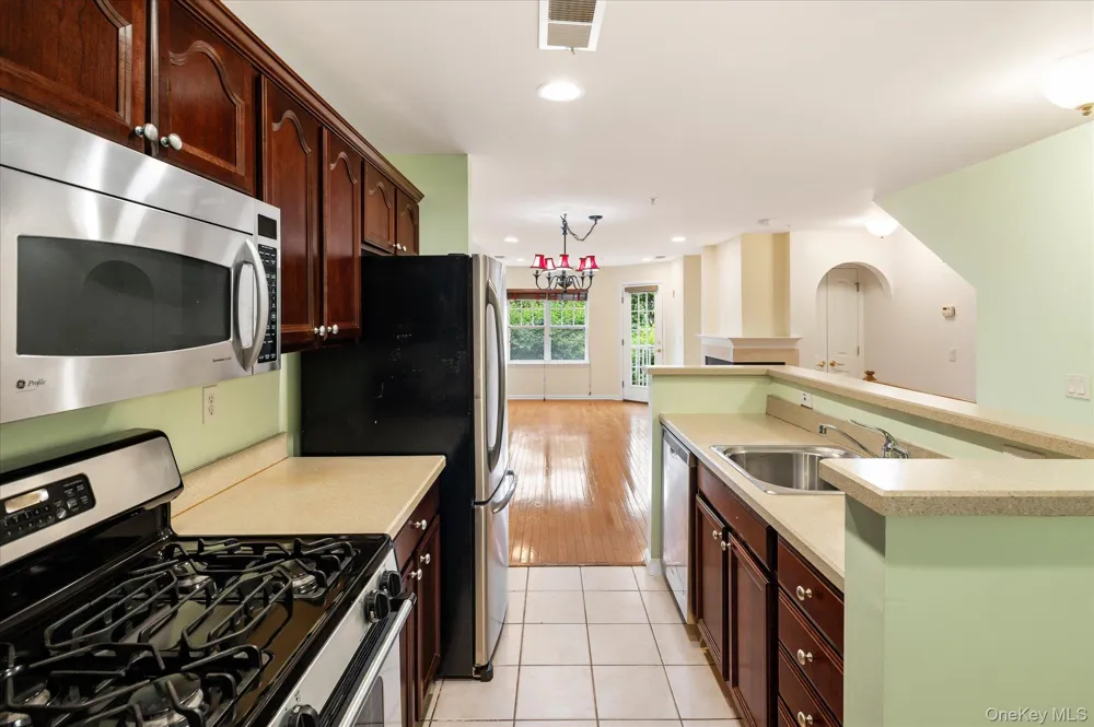 414 Highridge Court Peekskill, NY 10566