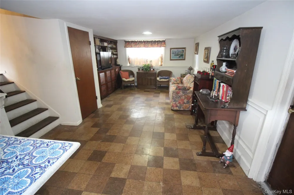 42 Foster Avenue Malverne, NY 11565