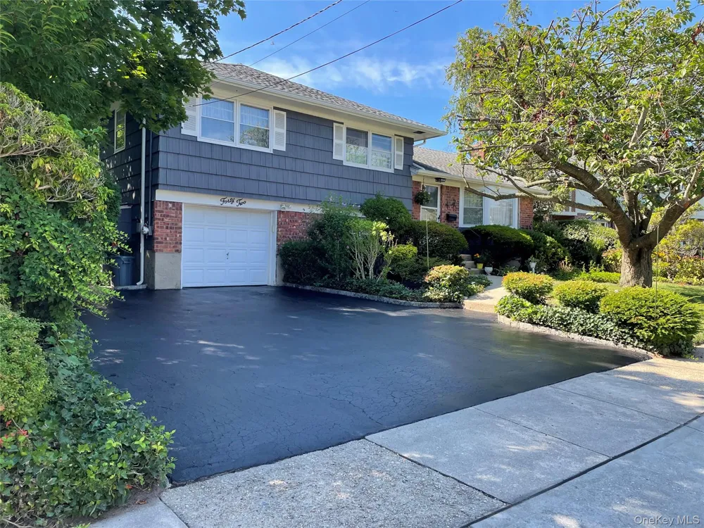 42 Foster Avenue Malverne, NY 11565