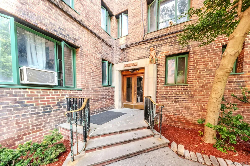 1562 Unionport Road #3F Bronx, NY 10462