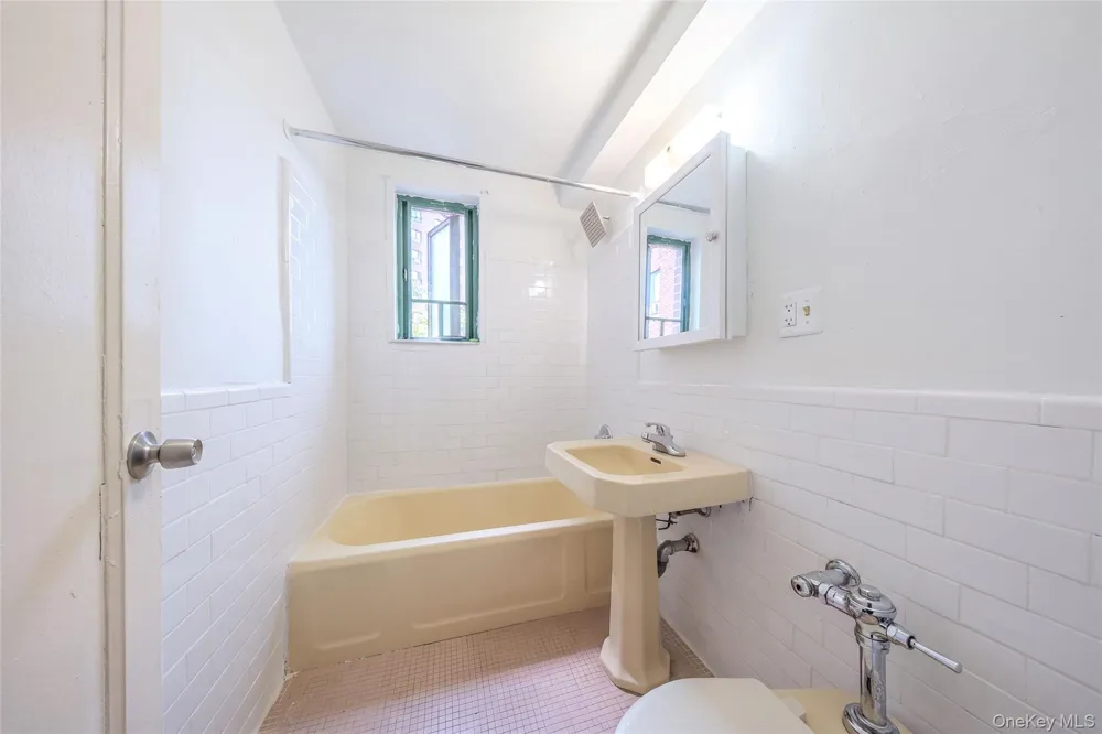 1562 Unionport Road #3F Bronx, NY 10462