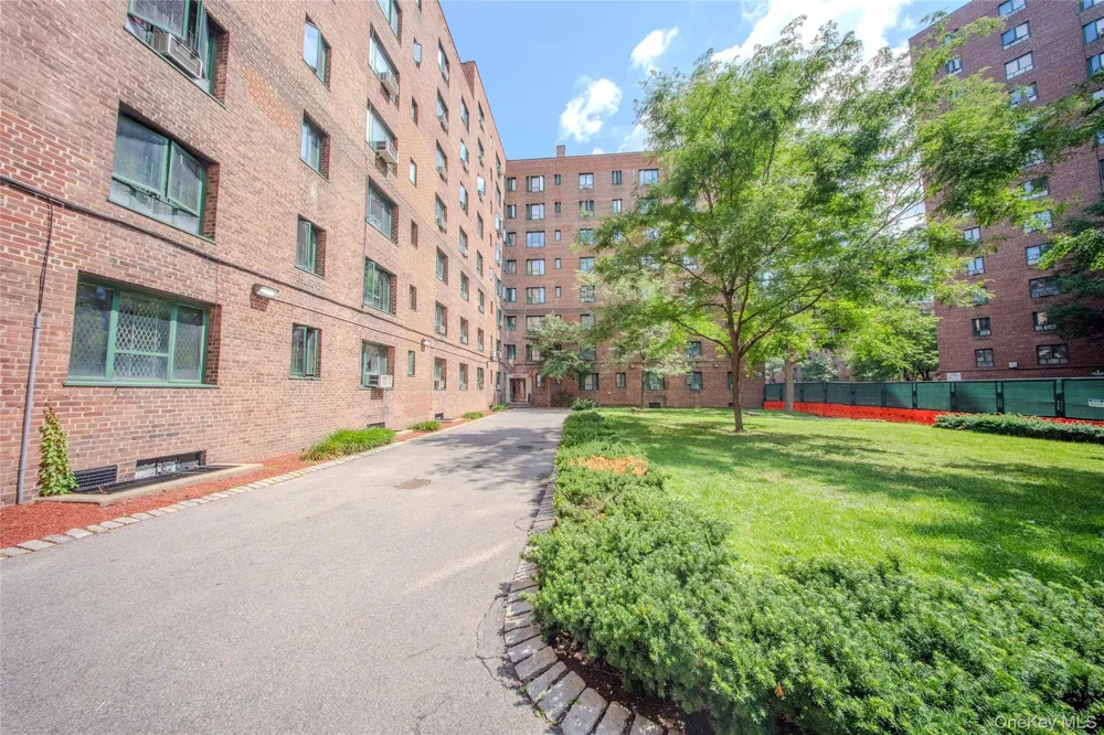 1562 Unionport Road #3F Bronx, NY 10462