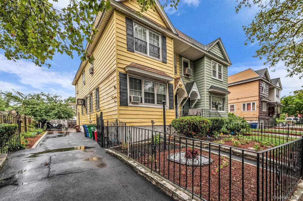 11510 Van Wyck Expressway South Ozone Park, NY 11420