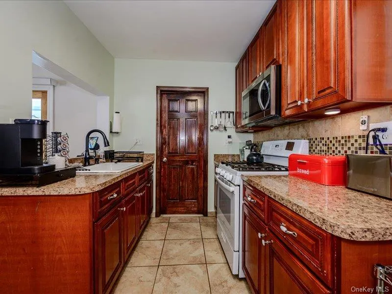 721 Edison Avenue Bronx, NY 10465