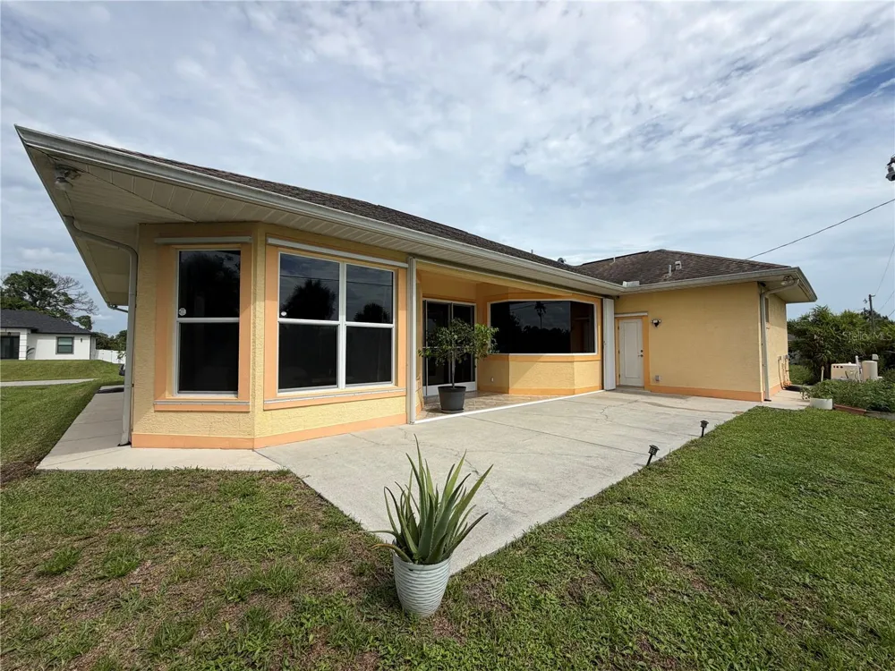 324 SANTURCE AVENUE North Port, FL 34287