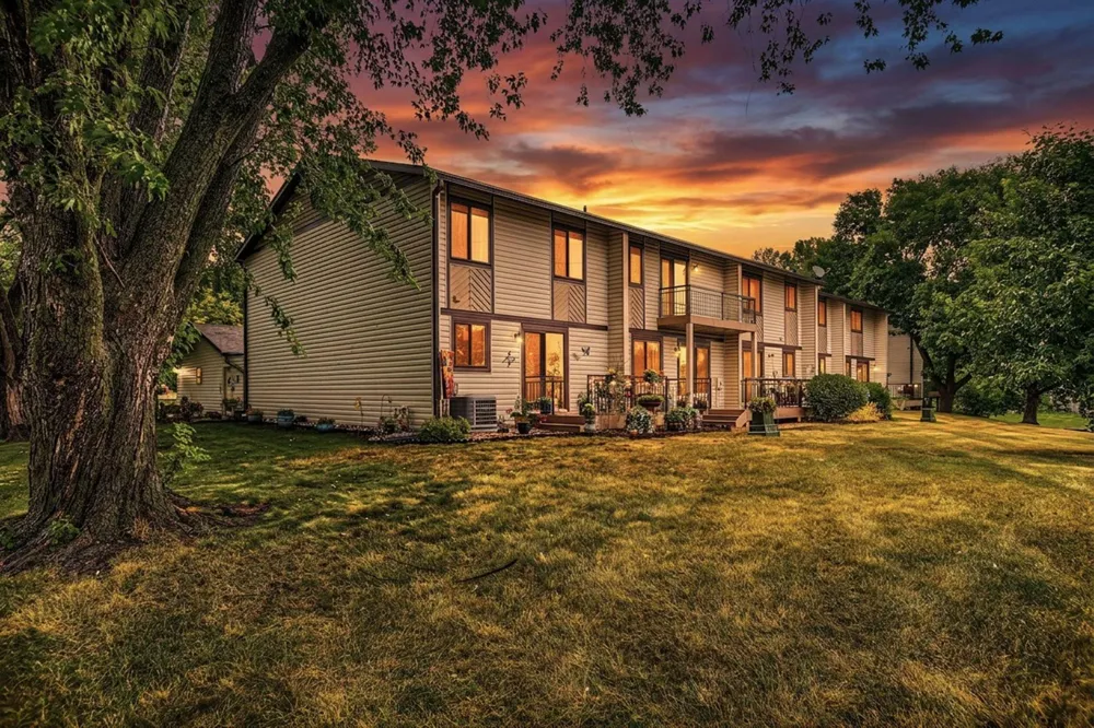 13769 Heather Hills Drive Burnsville, MN 55337