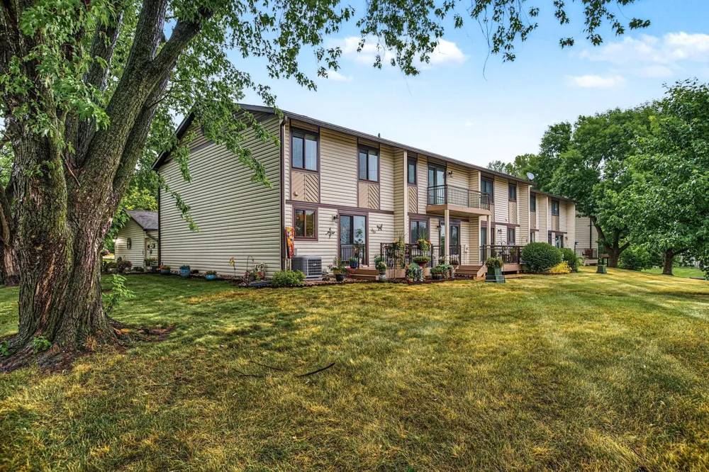 13769 Heather Hills Drive Burnsville, MN 55337
