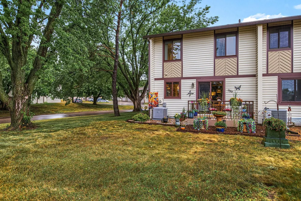 13769 Heather Hills Drive Burnsville, MN 55337