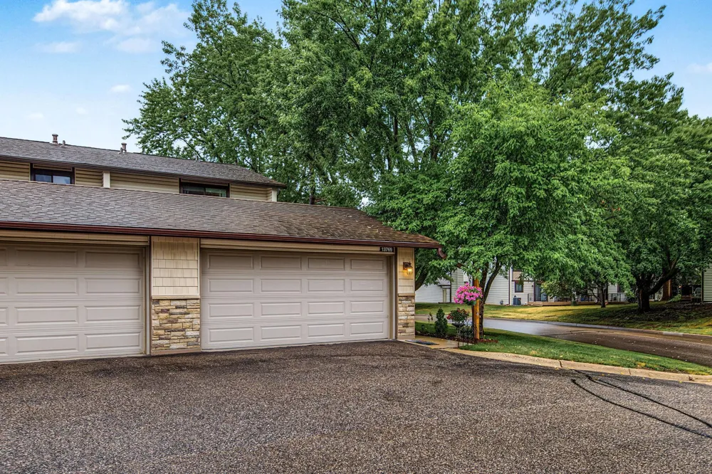 13769 Heather Hills Drive Burnsville, MN 55337