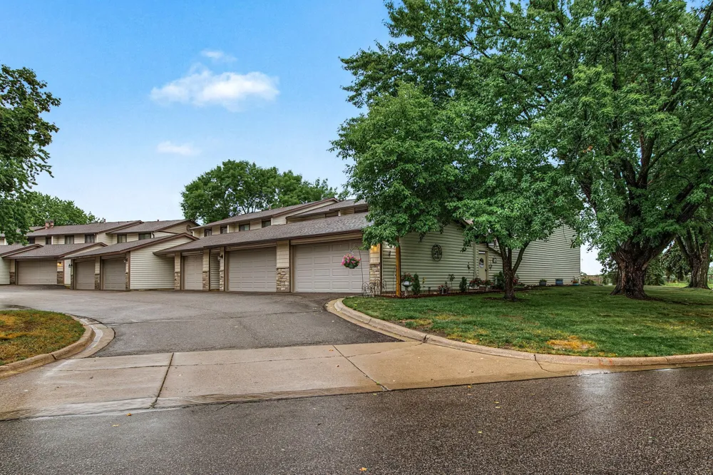 13769 Heather Hills Drive Burnsville, MN 55337