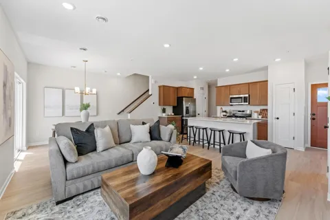 681 Tulare Terrace