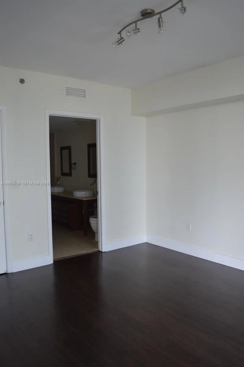 475 Brickell Ave #1814 Miami, FL 33131