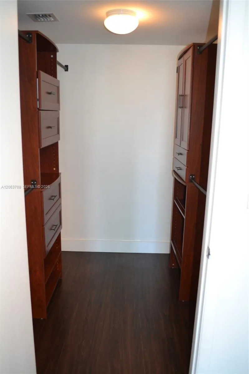 475 Brickell Ave #1814 Miami, FL 33131