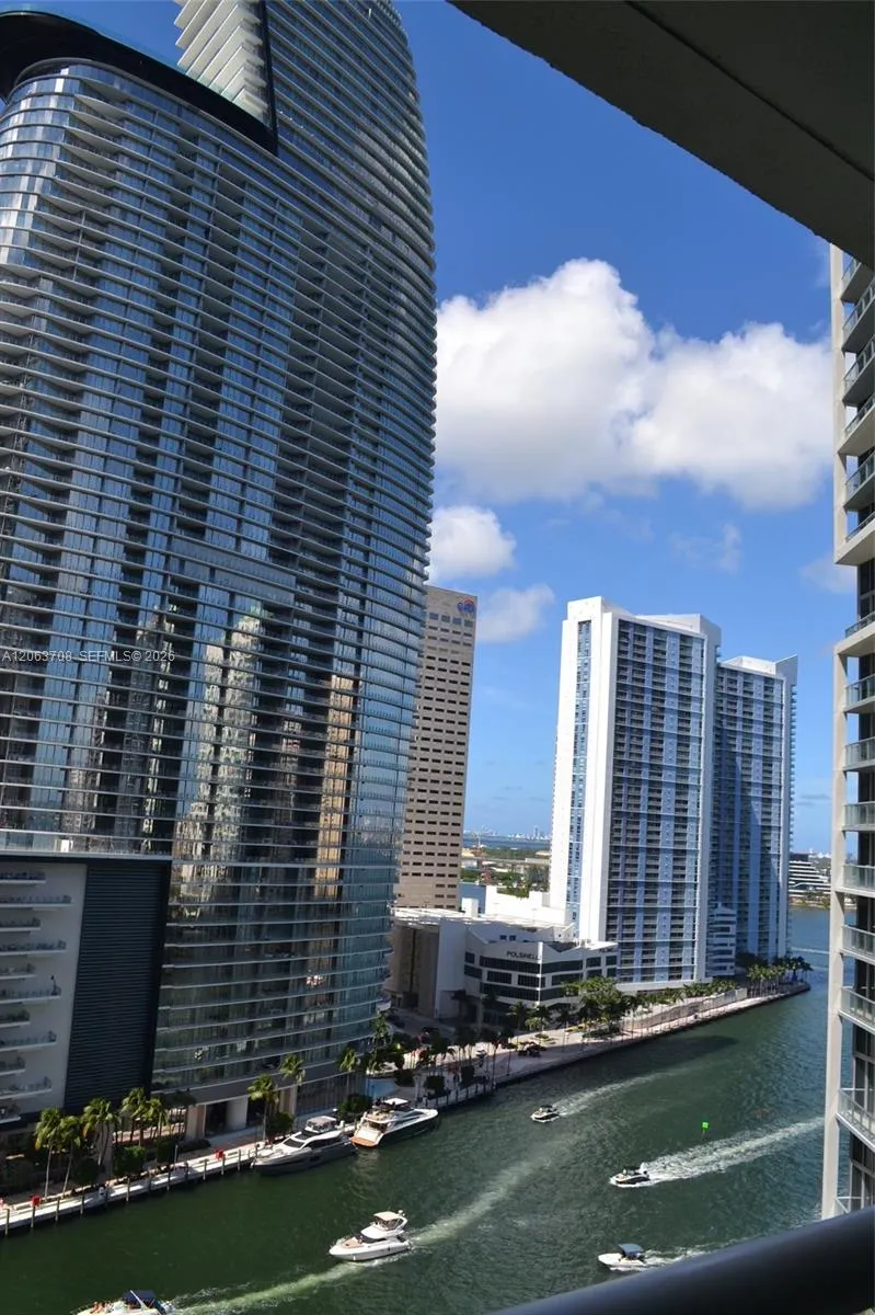 475 Brickell Ave #1814 Miami, FL 33131
