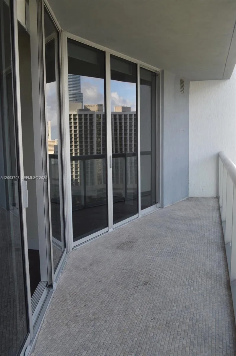 475 Brickell Ave #1814 Miami, FL 33131