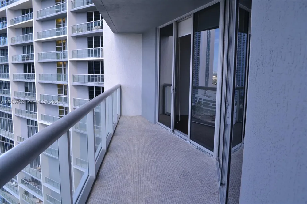 475 Brickell Ave #1814 Miami, FL 33131