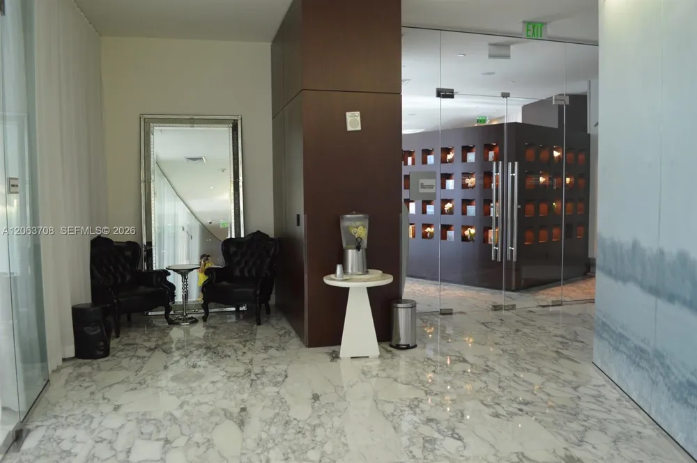 475 Brickell Ave #1814 Miami, FL 33131
