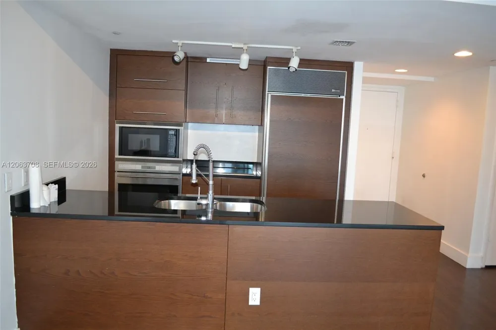 475 Brickell Ave #1814 Miami, FL 33131