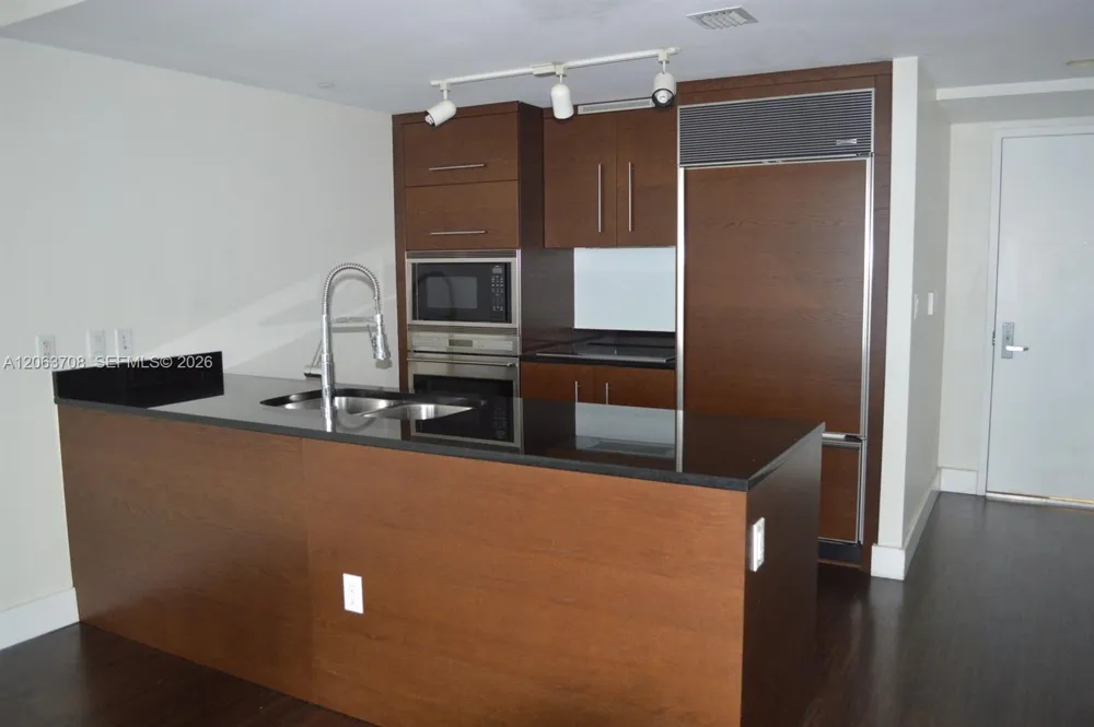475 Brickell Ave #1814 Miami, FL 33131