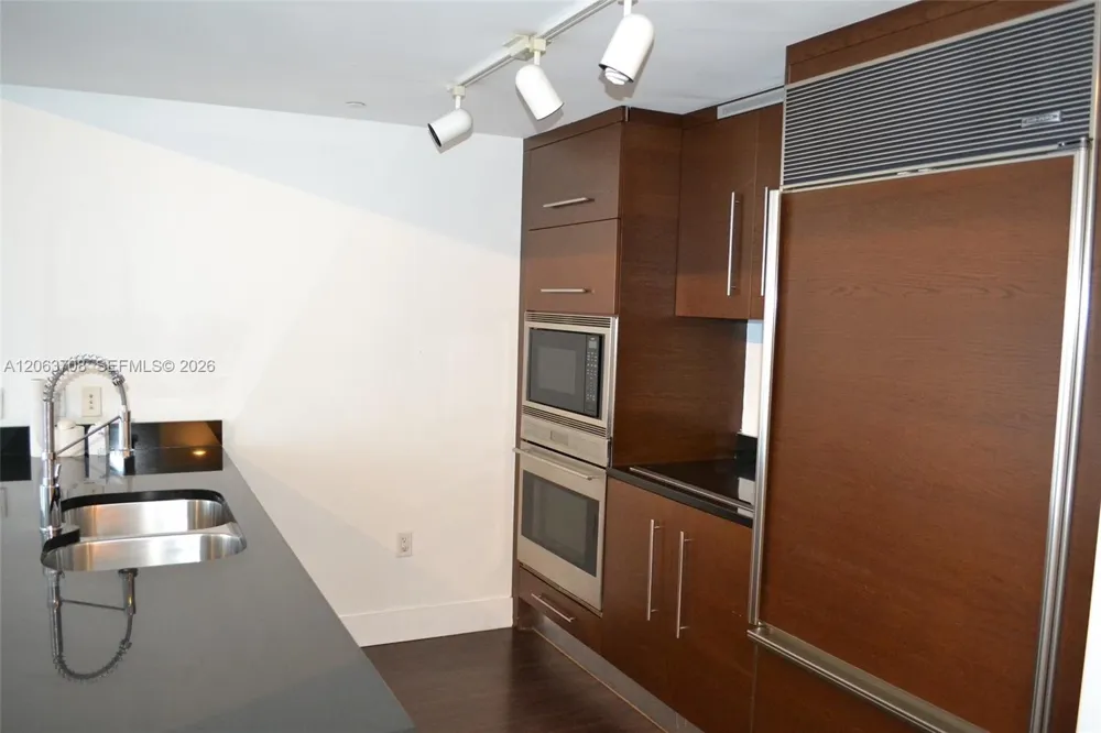 475 Brickell Ave #1814 Miami, FL 33131