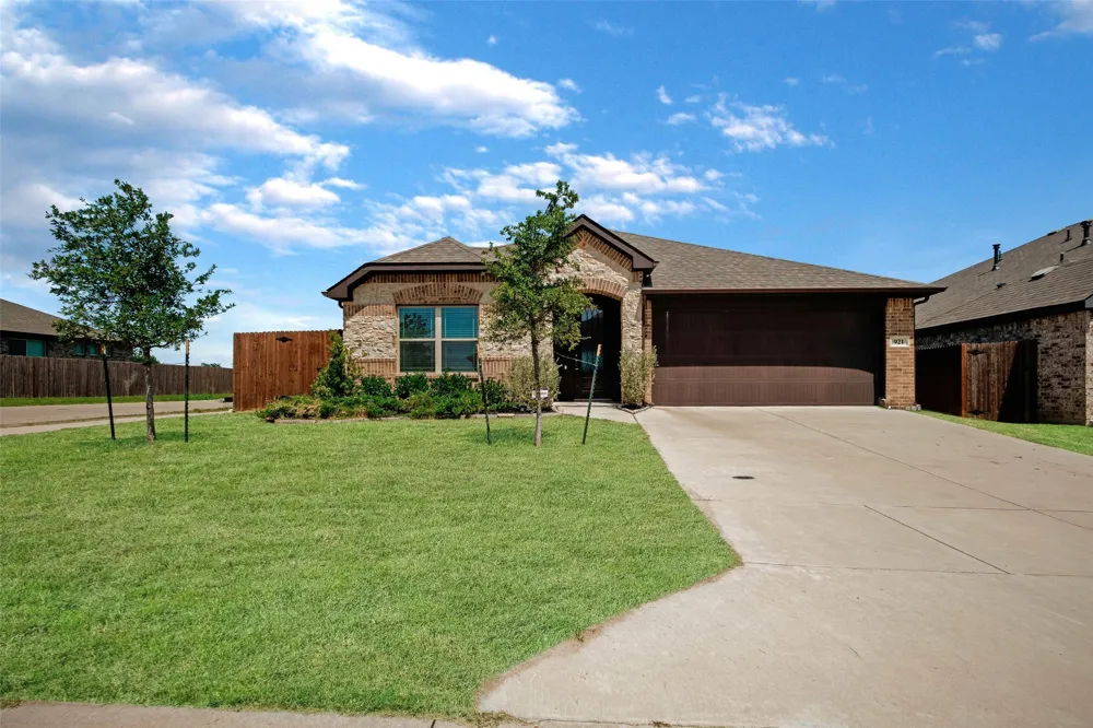 921 Amberwood Drive Godley, TX 76044