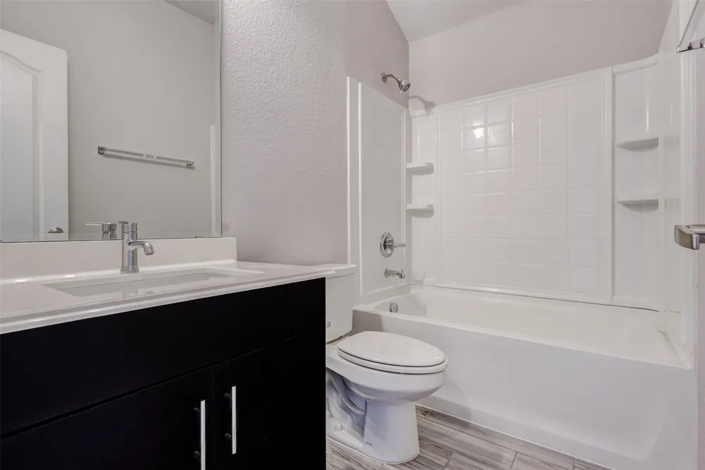 921 Amberwood Drive Godley, TX 76044