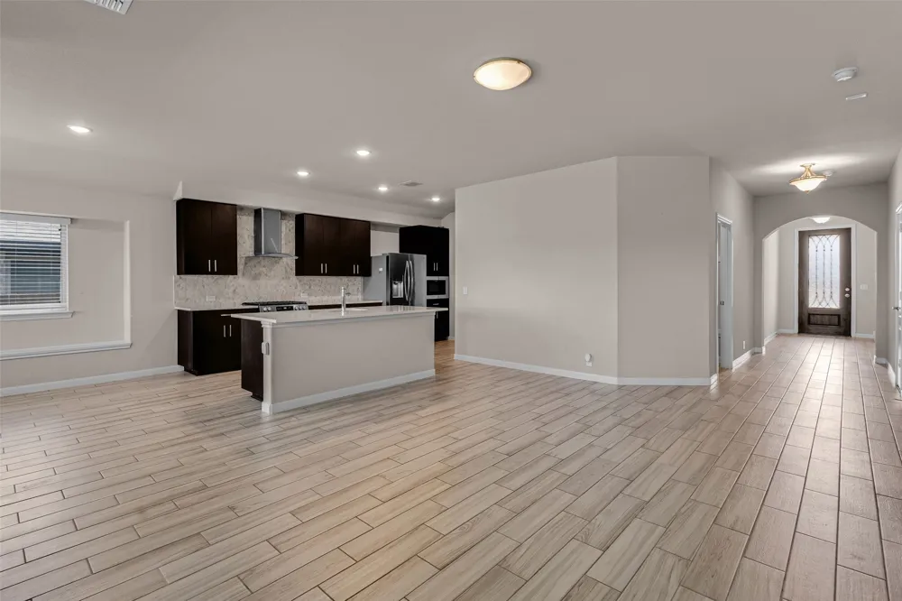 921 Amberwood Drive Godley, TX 76044