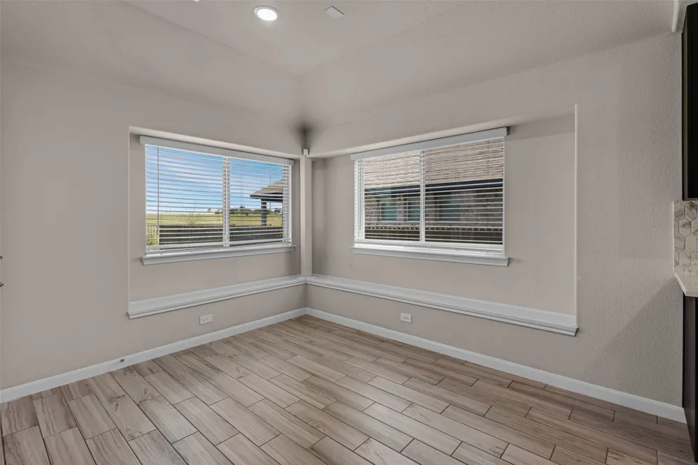 921 Amberwood Drive Godley, TX 76044
