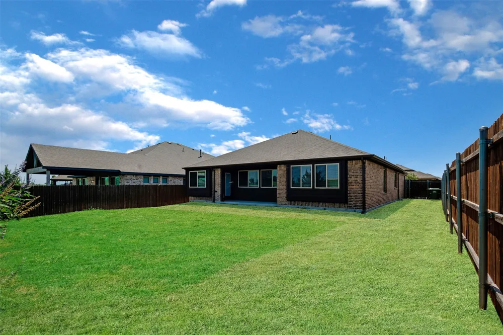 921 Amberwood Drive Godley, TX 76044