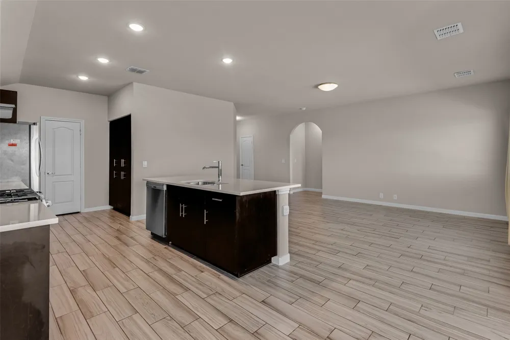 921 Amberwood Drive Godley, TX 76044