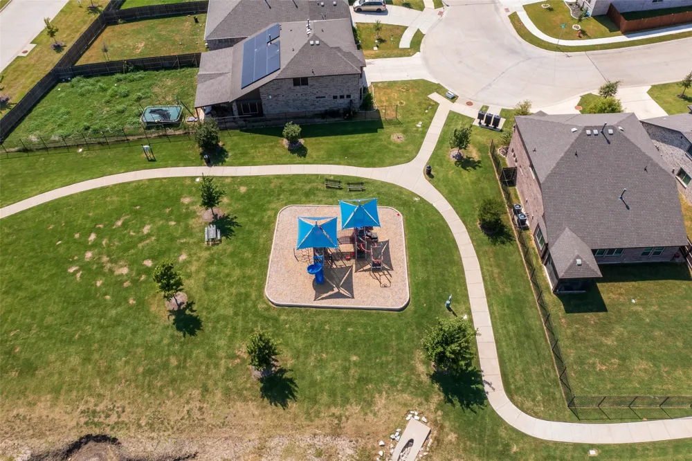 921 Amberwood Drive Godley, TX 76044