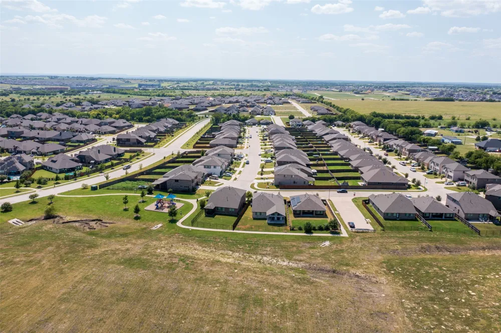 921 Amberwood Drive Godley, TX 76044